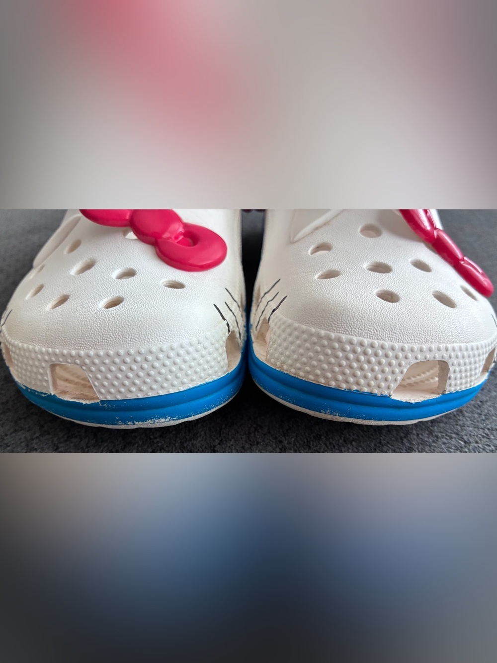 Crocs X Hello Kitty Adult Classic Clogs, Size 4M / 6W - Picture 6 of 9